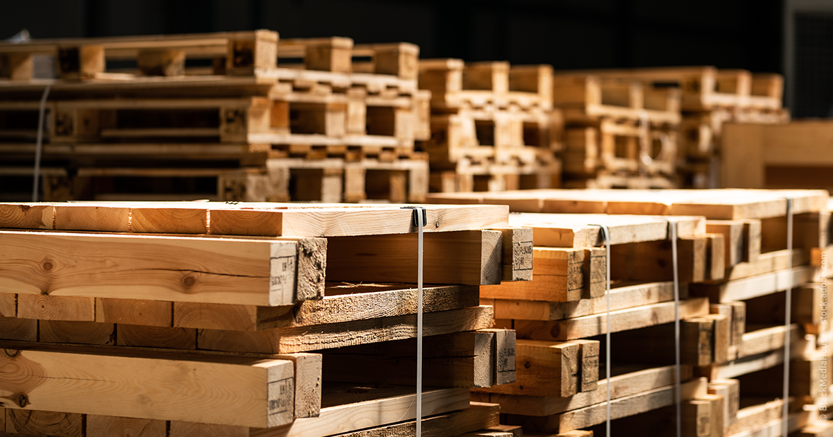 Pallets op een oplegger
